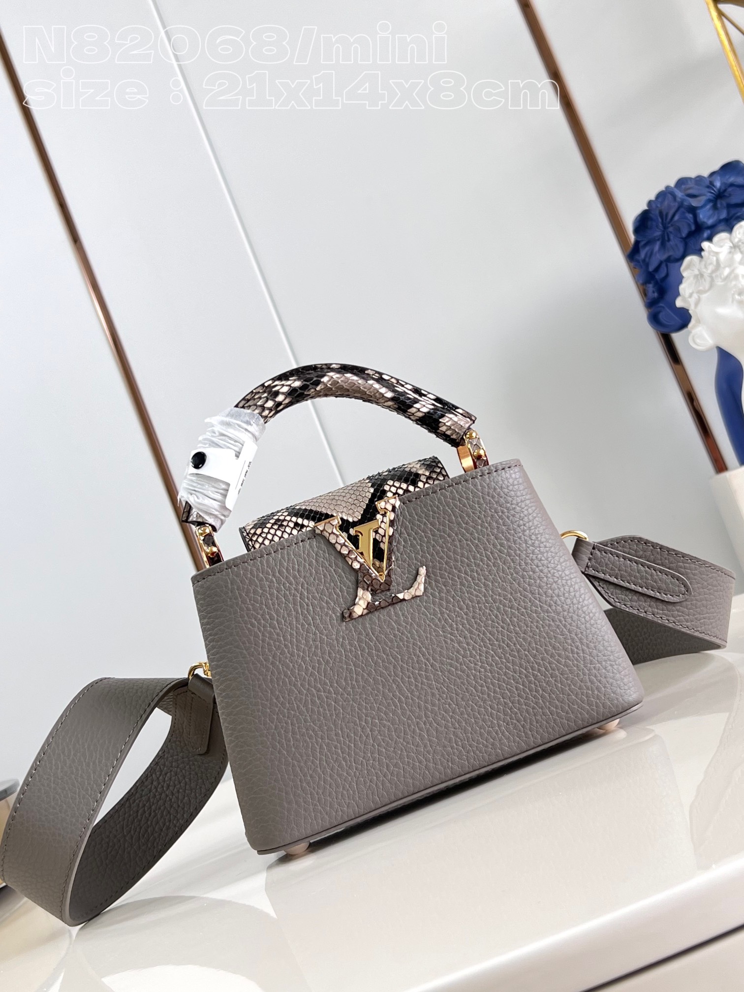 l**is V*t*n capucines mini bag