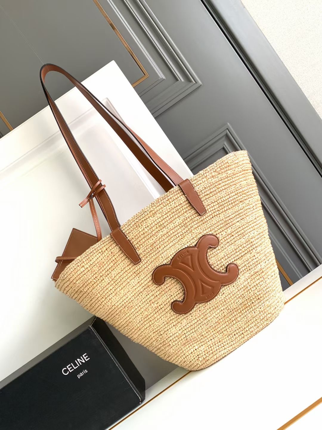 ce**e medium S*pple ce**e classic panier in raffia and calfskin