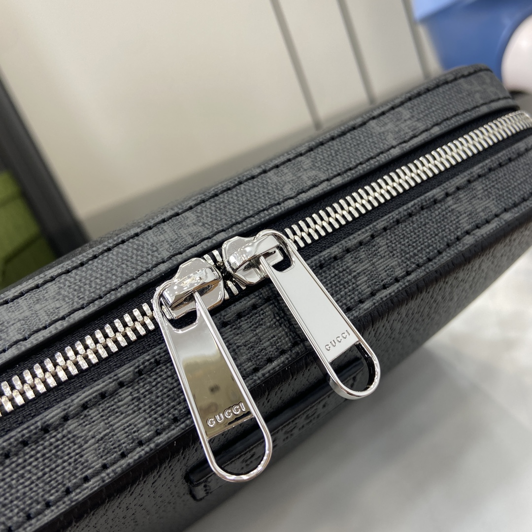 G*u*i small gg crossbody bag with tag